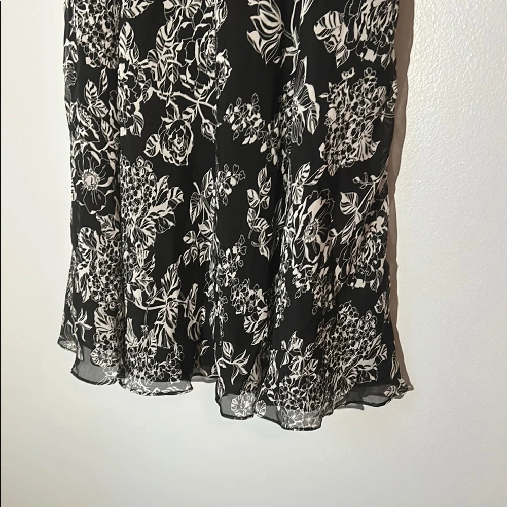 LOFT Black and Cream Floral Midi Dress size 2 fit and flare side zip‎ - Picture 2 of 9